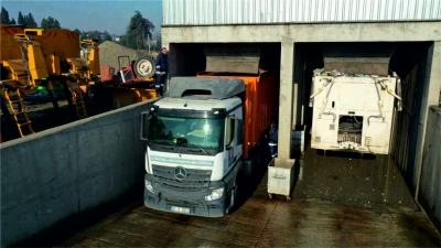 Atık aktarma araçları hizmete başladı