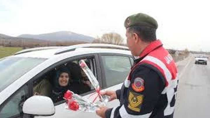 ASKERLERDEN 8 MART KADINLAR GÜNÜ KUTLAMASI