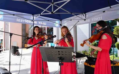 Barışın ezgileri İzmit sokaklarında yankılandı