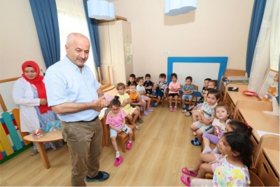 Başkan Amcalarından Miniklere Sürpriz Ziyaret