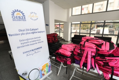 Başkan Amcalarından  Çocuklara Okul Hediyesi   