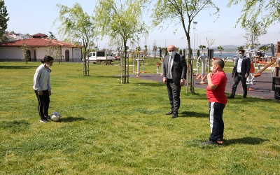 Başkan Bıyık, parkta çocukları karşıladı