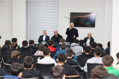 BAŞKAN BÜYÜKGÖZ BEYLİKBAĞISPOR'UN GENÇ FUTBOLCULARIYLA BULUŞTU