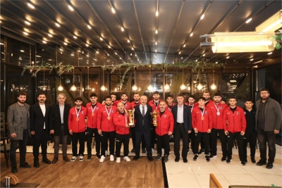 Başkan Büyükgöz Şampiyon Güreşçileri Ağırladı