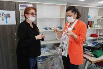 Başkan Hürriyet esnafa siper maske dağıtacak