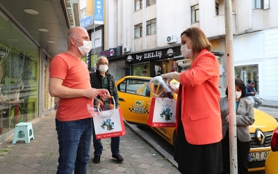 Başkan Hürriyet’ten taksicilere sağlık kiti desteği