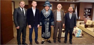 Başkan Karaosmanoğlu, Kazak Çapanı giydi