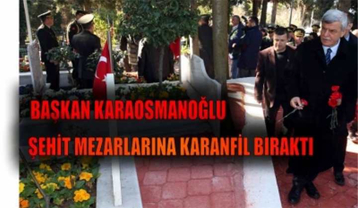  Başkan Karaosmanoğlu, Şehit mezarlarına karanfil bıraktı