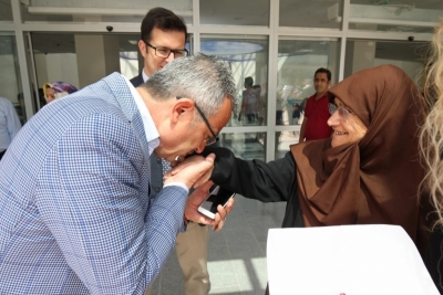 BAŞKAN KÖŞKER'DEN YENİ HASTANEDE HASTALARA MORAL ZİYARETİ