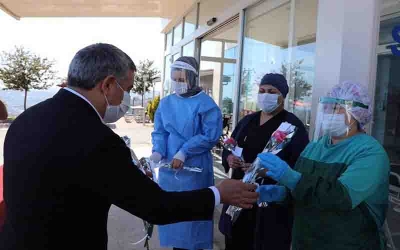 Başkan Şayir, sağlık çalışanı anneleri unutmadı!