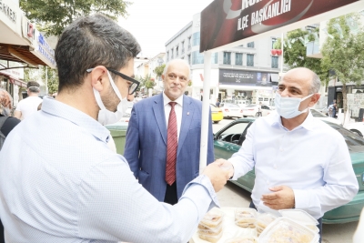 Başkan Söğüt, MHP’lilerle Aşure Dağıttı