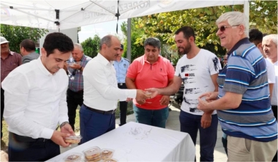 Başkan Söğüt Vatandaşlara Aşure Dağıttı