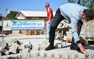 BAŞKANIM DEMEDİ, PARKE DÖŞEDİ