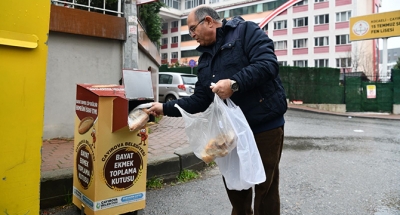 Bayat ekmekler çöpe değil, sokak hayvanlarına gidiyor
