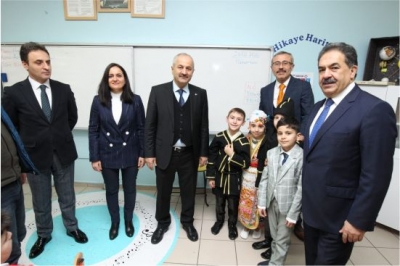 BAYRAK TÖRENİ