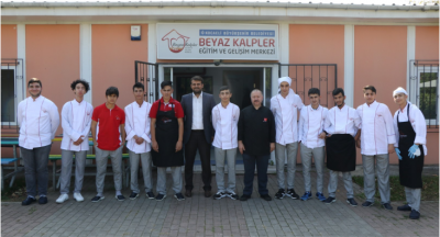 Beyaz Kalpler Aşçı Yardımcılığı Kursuna  yeni öğrenciler