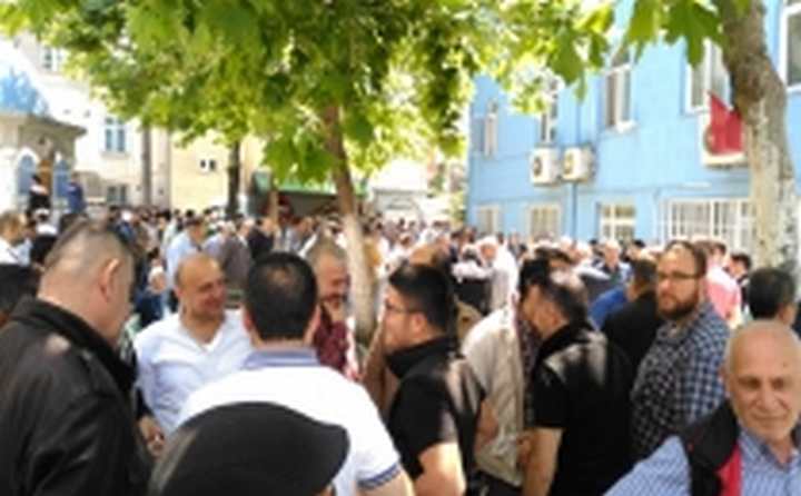 BİNLERCE ÜLKÜCÜ CAMİYE SIĞMADI