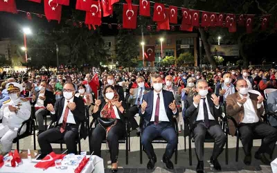 BİRLİK GÜNÜ RUHU GÖLCÜK'TE DİMDİK AYAKTA