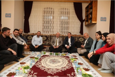 Bıyık, başarılı gençlerle buluştu
