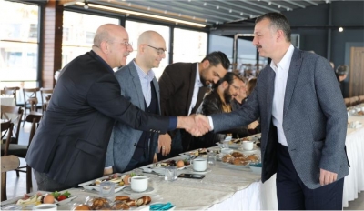 Büyükakın akademisyenler ile buluştu