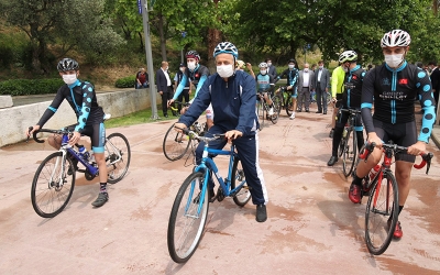 Büyükgöz Çocuklara Bisiklet Hediye Etti