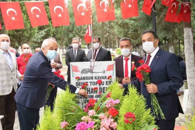 Büyükgöz ve protokolden şehitlik ziyareti