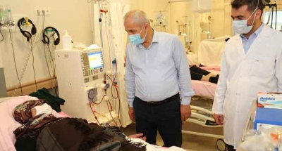 Büyükgöz’den hastalara moral ziyareti