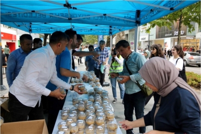       Büyükşehir 12 ilçede aşure dağıtacak