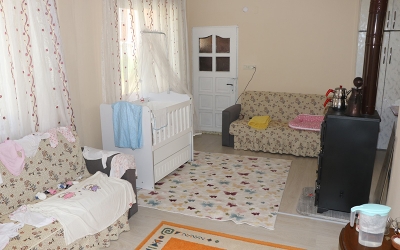 Büyükşehir evi yanan aileye hızır gibi yetişti