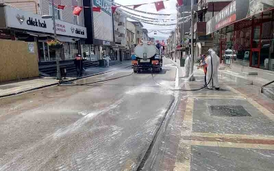 Caddeler baştan sona yıkandı