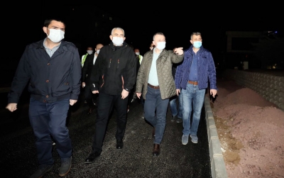 Çalışanlara baklava ikram etti