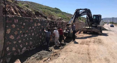 Çarşıbaşı Caddesi’nde asfaltlama gece yapılıyor