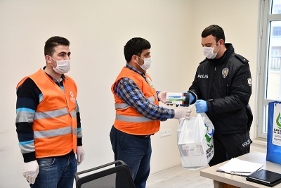 Çayırova Belediye'sinden emniyete ve sağlıkçılara maske