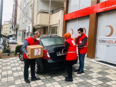 Çayırova Kızılay ihtiyaç sahibinin yanında