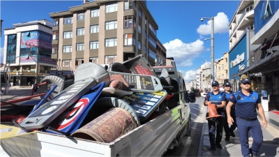 Çayırova Zabıtası, caddelerde işgallere geçit vermiyor