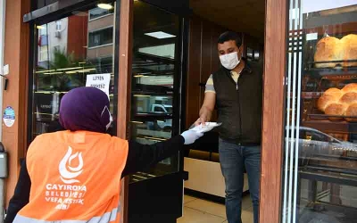 Çayırova’da 1600 esnafa maske