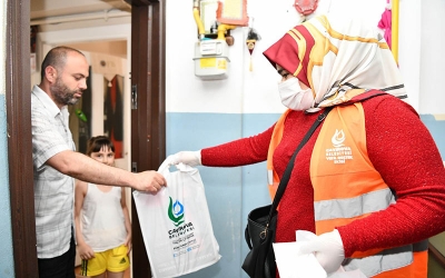 Çayırova’da 45 bin haneye maske ve çikolata