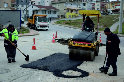 Çayırova’da asfalt yama çalışması