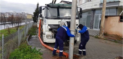 ÇAYIROVA’DA KANALİZASYON HATLARI TEMİZLENİYOR