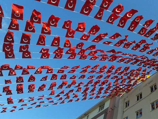 GÖKYÜZÜ KIRMIZI BEYAZ