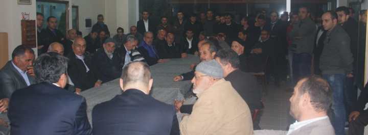 Erzurumlular Bayrak’ı Bağrına Bastı