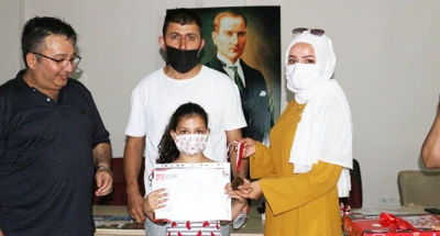 CHP’Lİ SOYLUÇİÇEK ÇOCUKLARIN YÜZÜNÜ GÜLDÜRDÜ