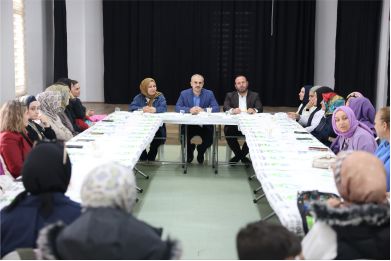 Çiftçi, Akse Bilgi Evi’ndeki kursiyer ve velilerle bir araya geldi