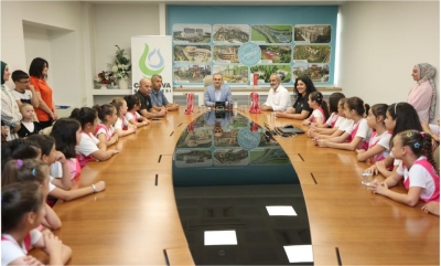 Çiftçi, minik basketbolcularla bir araya geldi   