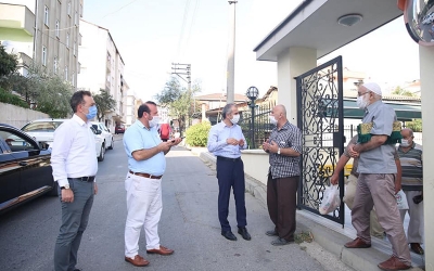 Çiftçi vatandaşları dinlemeye devam ediyor