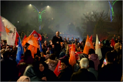 Çiftçi’den miting gibi açık hava toplantısı