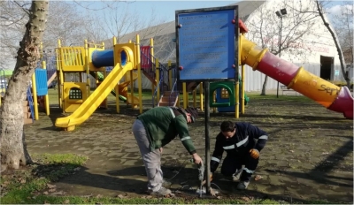 Çocuk oyun gruplarının bakımları yapılıyor