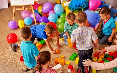 Çocuklar, çığlık atmak ve oynamak istiyor