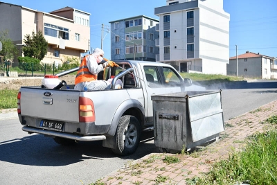 Çöp konteynırları dezenfekte edildi