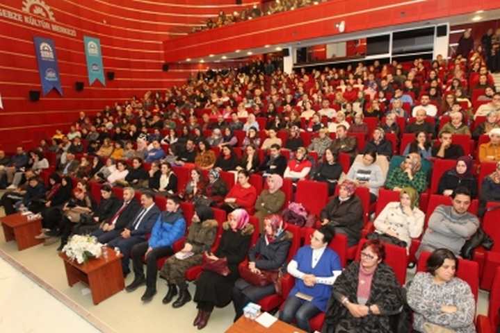 Cüceloğlu Gebze’ye ‘Aile İçi İletişim’ İçin Geldi 